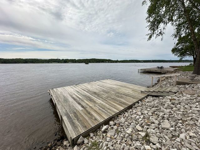 855 Canal Shore Drive, Leclaire, IA 52753