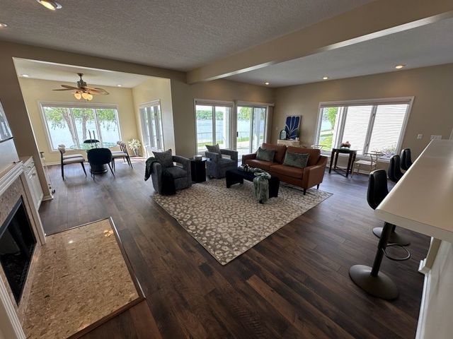 855 Canal Shore Drive, Leclaire, IA 52753