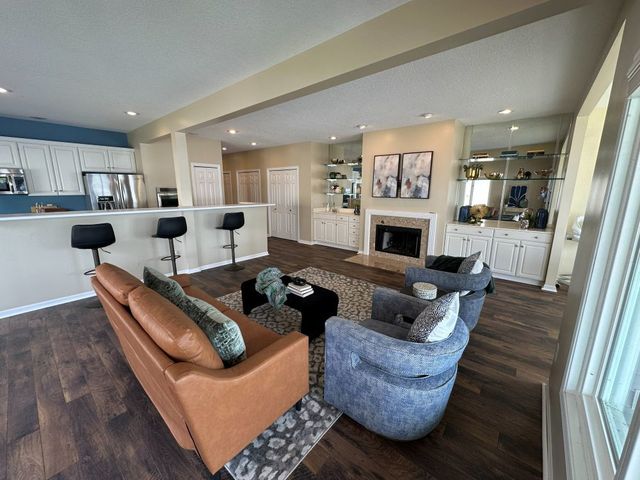 855 Canal Shore Drive, Leclaire, IA 52753