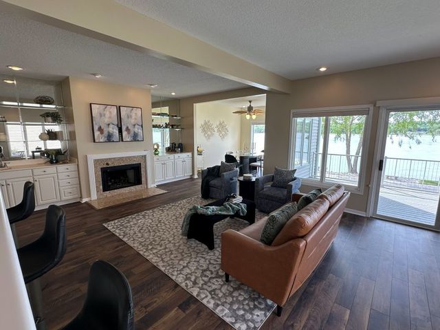 855 Canal Shore Drive, Leclaire, IA 52753