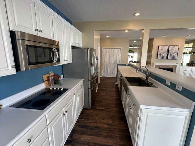 855 Canal Shore Drive, Leclaire, IA 52753