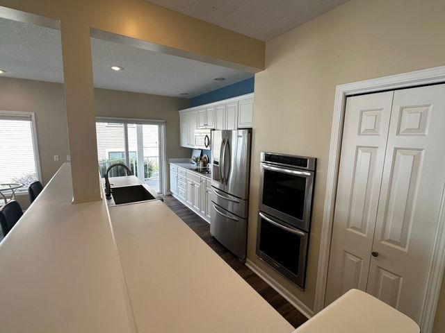 855 Canal Shore Drive, Leclaire, IA 52753