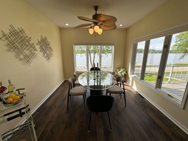 855 Canal Shore Drive, Leclaire, IA 52753