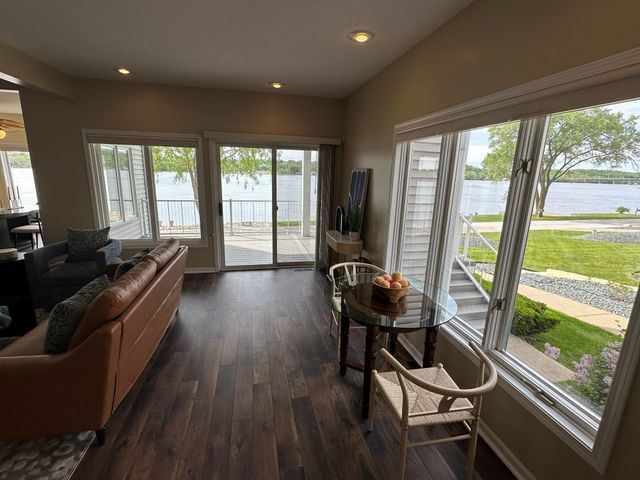 855 Canal Shore Drive, Leclaire, IA 52753