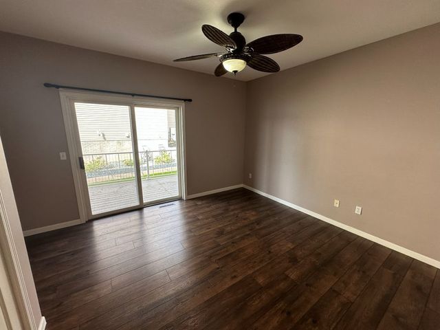 855 Canal Shore Drive, Leclaire, IA 52753