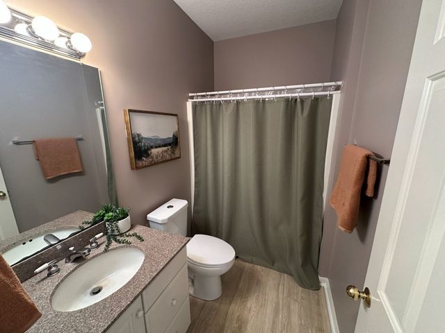 855 Canal Shore Drive, Leclaire, IA 52753