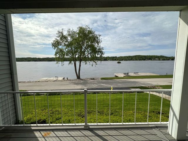 855 Canal Shore Drive, Leclaire, IA 52753