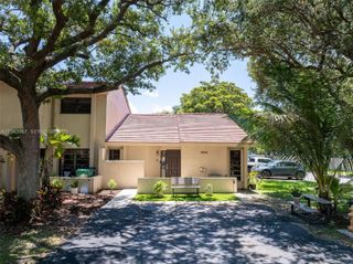 11527 SW 90th St, Miami, FL 33176