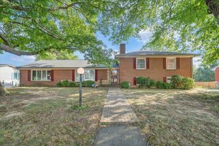 4022 High Acres RD, Roanoke, VA 24017