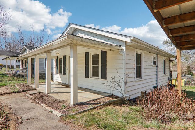 24 Pelzer Street, Asheville, NC 28804