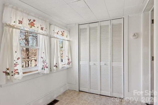 24 Pelzer Street, Asheville, NC 28804