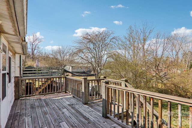 24 Pelzer Street, Asheville, NC 28804