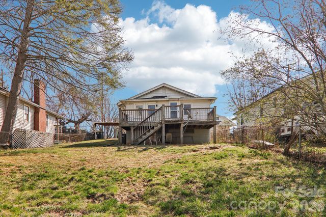 24 Pelzer Street, Asheville, NC 28804