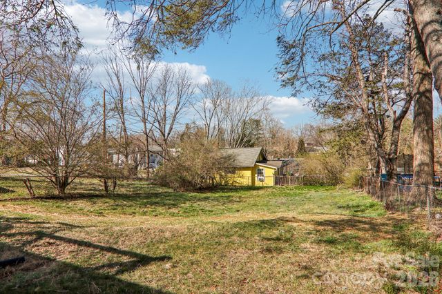 24 Pelzer Street, Asheville, NC 28804