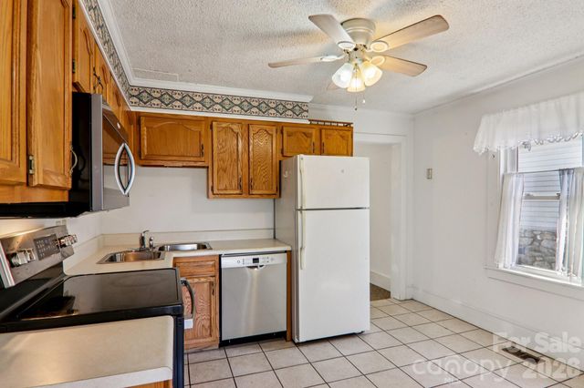 24 Pelzer Street, Asheville, NC 28804