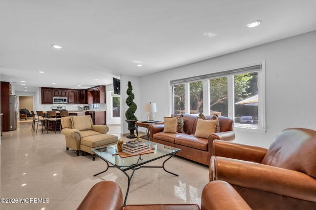 9 Woodcrest Terrace, Englishtown, NJ 07726