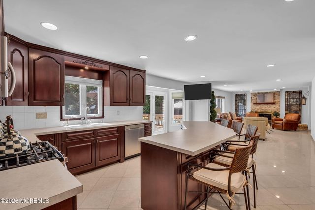 9 Woodcrest Terrace, Englishtown, NJ 07726