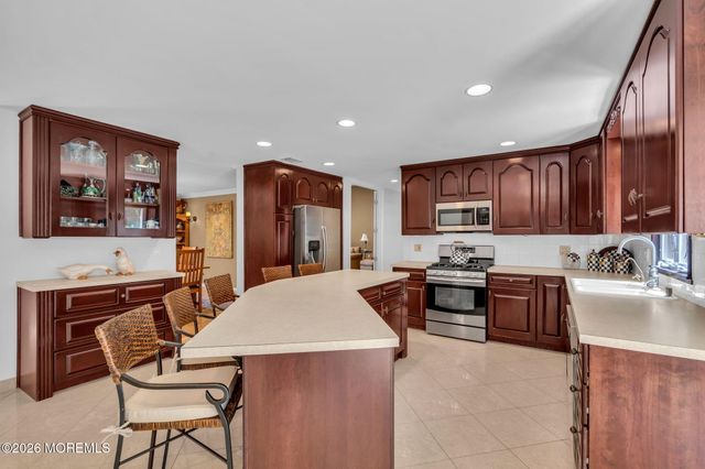 9 Woodcrest Terrace, Englishtown, NJ 07726