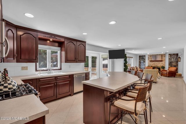9 Woodcrest Terrace, Englishtown, NJ 07726