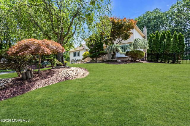9 Woodcrest Terrace, Englishtown, NJ 07726