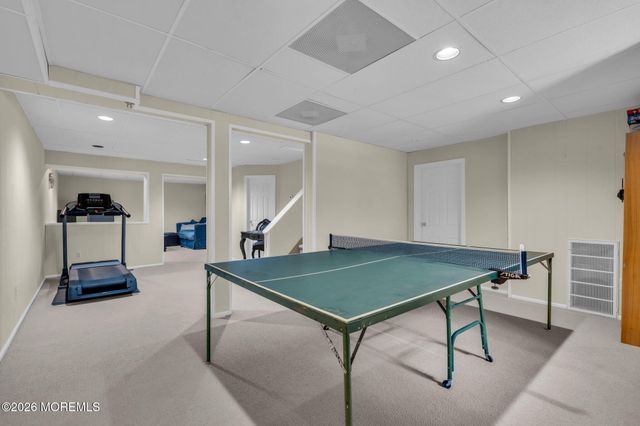 9 Woodcrest Terrace, Englishtown, NJ 07726