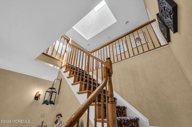 9 Woodcrest Terrace, Englishtown, NJ 07726
