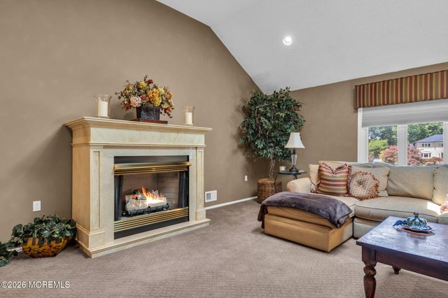 9 Woodcrest Terrace, Englishtown, NJ 07726