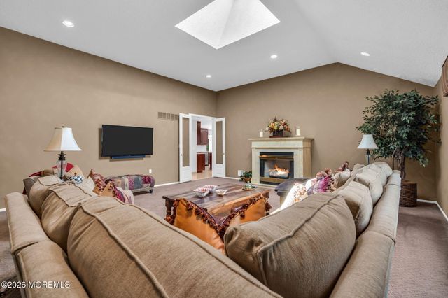 9 Woodcrest Terrace, Englishtown, NJ 07726