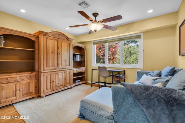 9 Woodcrest Terrace, Englishtown, NJ 07726