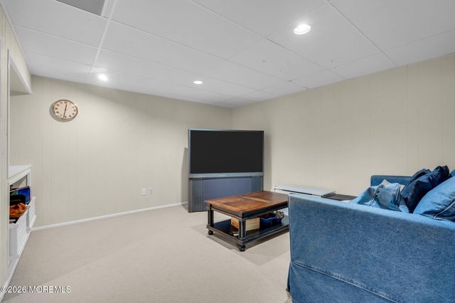 9 Woodcrest Terrace, Englishtown, NJ 07726
