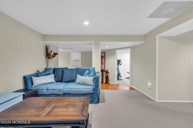 9 Woodcrest Terrace, Englishtown, NJ 07726