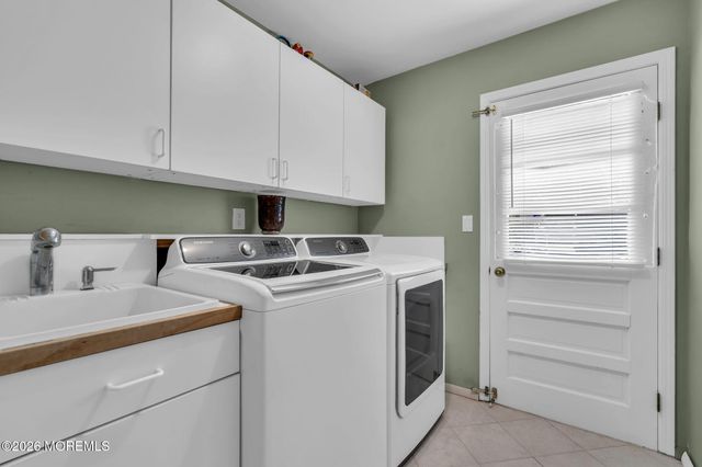 9 Woodcrest Terrace, Englishtown, NJ 07726