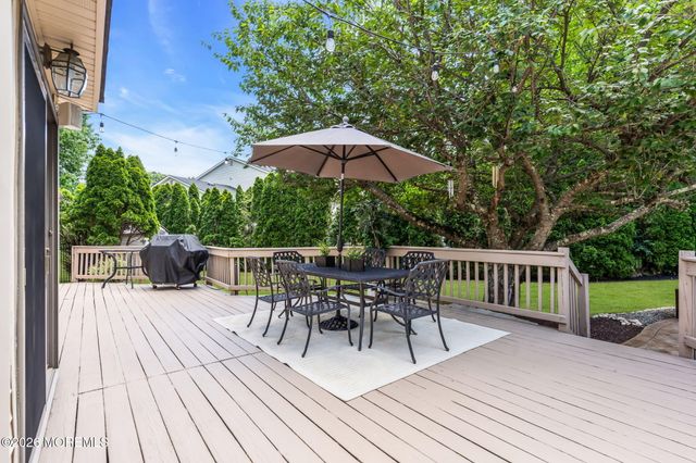 9 Woodcrest Terrace, Englishtown, NJ 07726