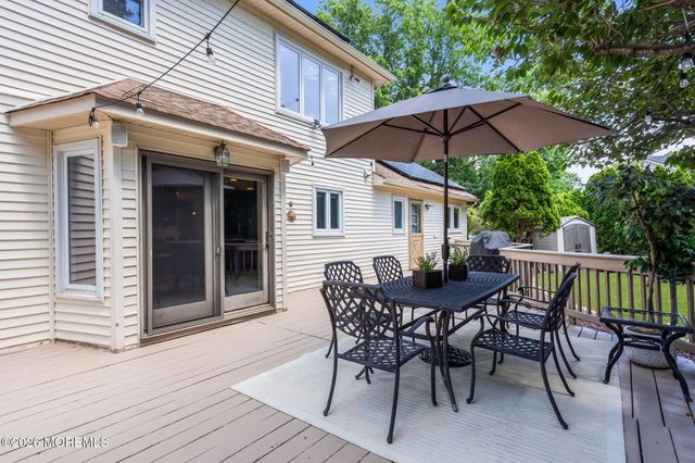 9 Woodcrest Terrace, Englishtown, NJ 07726