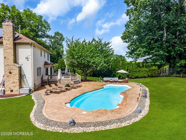 9 Woodcrest Terrace, Englishtown, NJ 07726