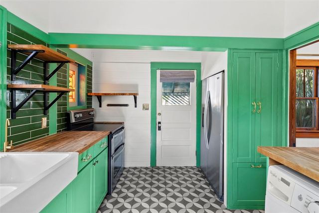 1024 23RD AVENUE N, St Petersburg, FL 33704