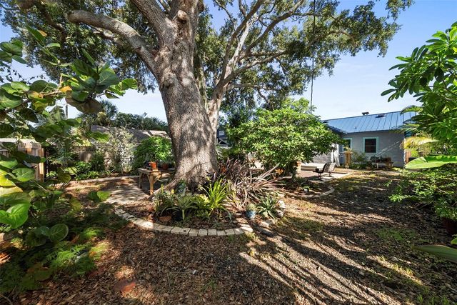 1024 23RD AVENUE N, St Petersburg, FL 33704