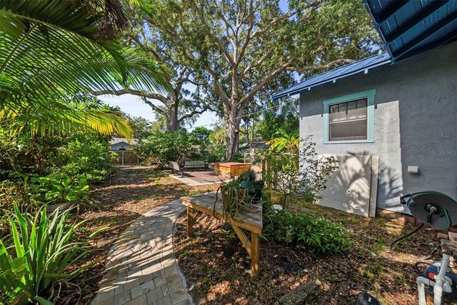 1024 23RD AVENUE N, St Petersburg, FL 33704