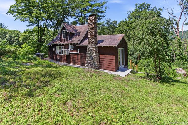 27 Rumsey Road, Greenwood Lake, NY 10925