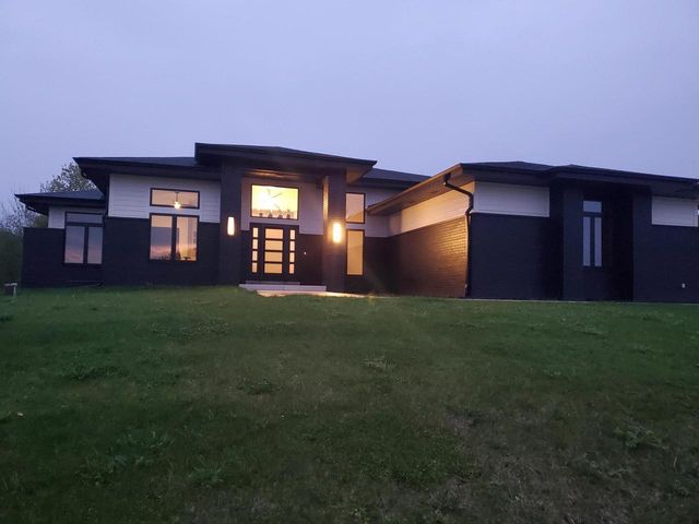 W256S6582 Pheasant DRIVE, Waukesha, WI 53189