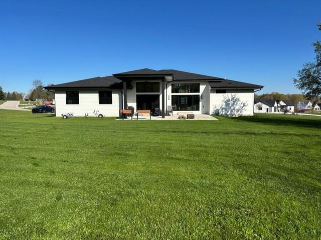 W256S6582 Pheasant DRIVE, Waukesha, WI 53189
