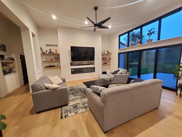 W256S6582 Pheasant DRIVE, Waukesha, WI 53189