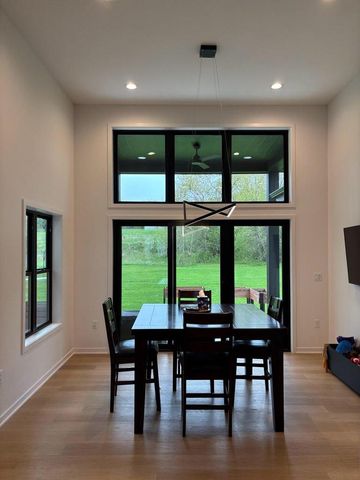 W256S6582 Pheasant DRIVE, Waukesha, WI 53189