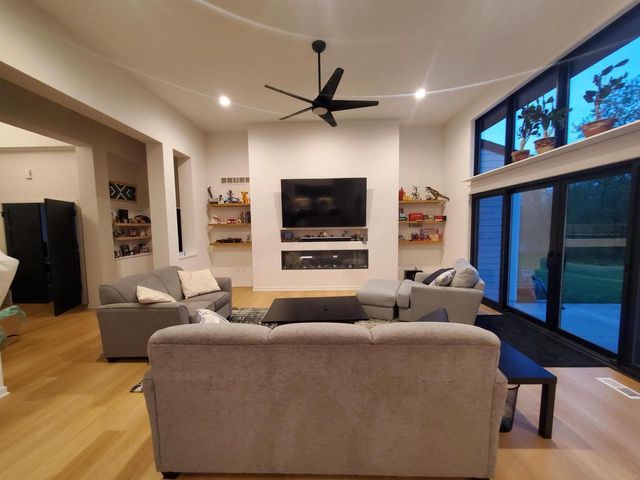 W256S6582 Pheasant DRIVE, Waukesha, WI 53189