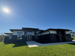 W256S6582 Pheasant DRIVE, Waukesha, WI 53189