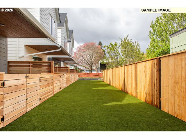 5695 Se 60th Ave, Portland, OR 97206