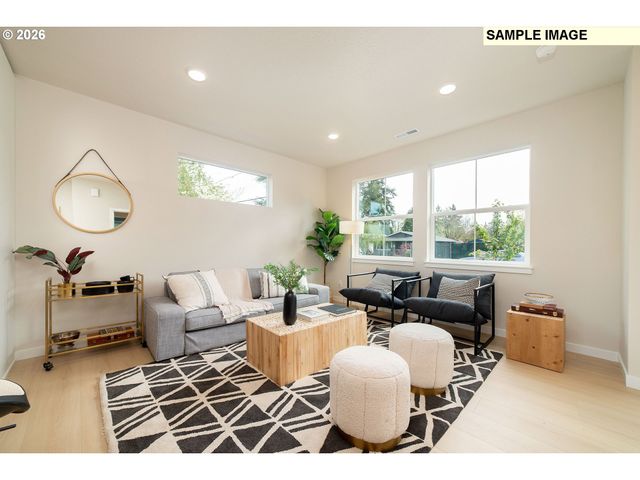 5695 Se 60th Ave, Portland, OR 97206