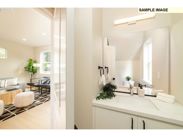 5695 Se 60th Ave, Portland, OR 97206