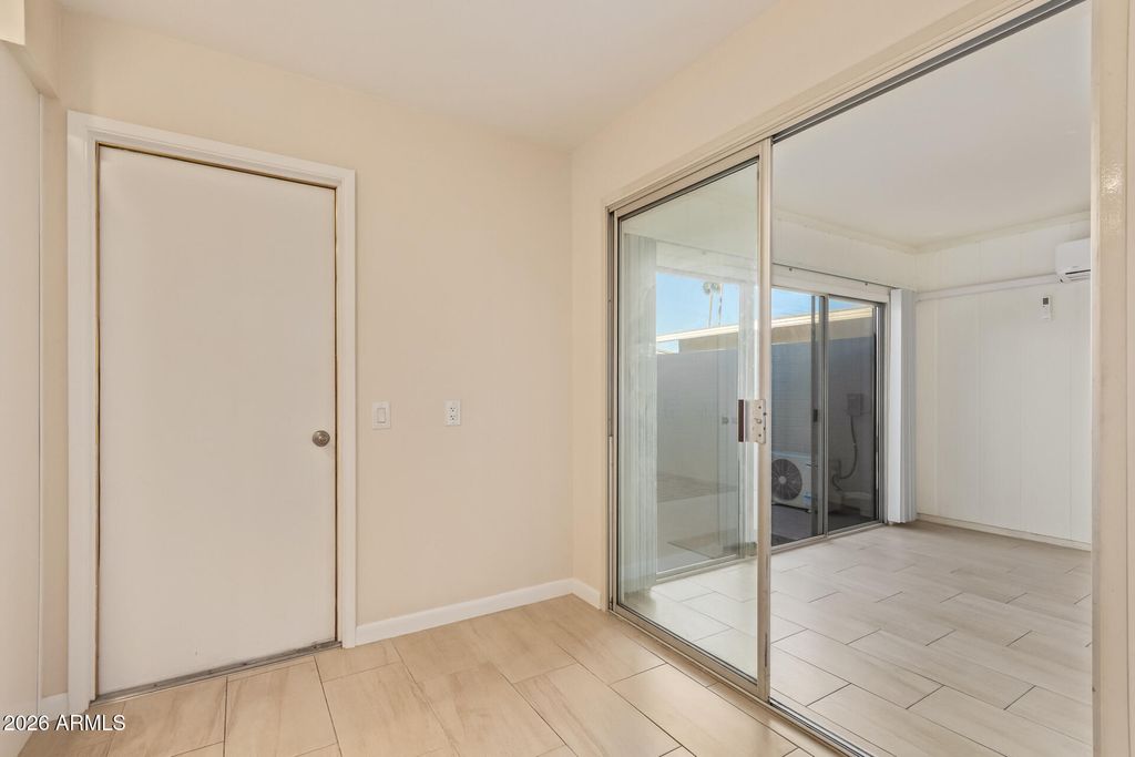 Image 10 of property listing at 17066 N 106TH Avenue, Sun City, AZ 85373