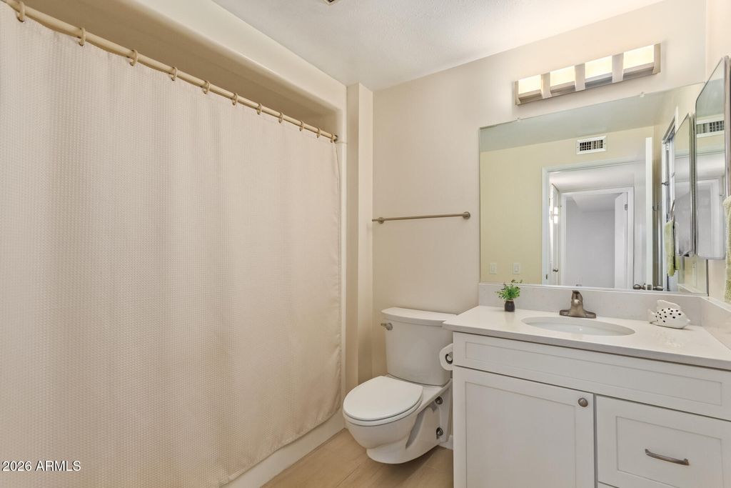 Image 17 of property listing at 17066 N 106TH Avenue, Sun City, AZ 85373